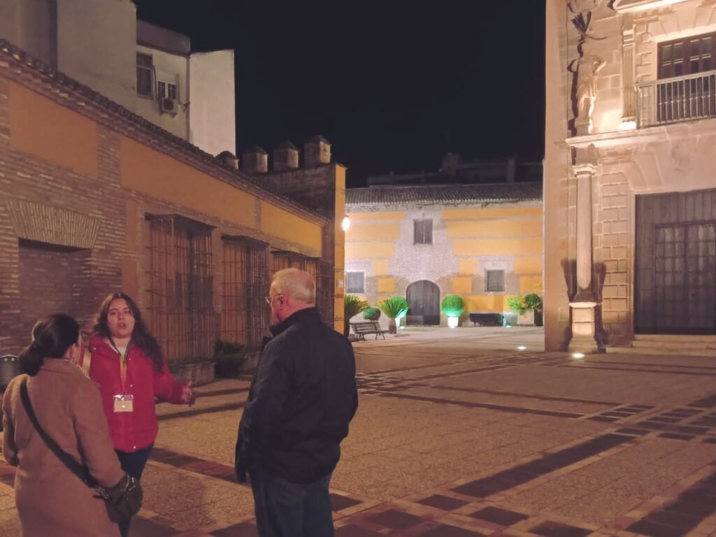 Turistas en el Palacio de Don Gome durante la Ruta Andújar Encantada